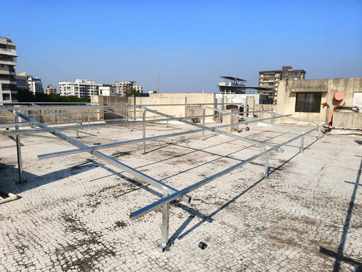 Raised solar mounting frame installed on an urban rooftop